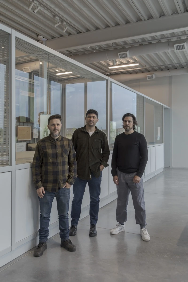 El equipo AltoEstudio: Ignacio Pfefferkorn, Leonel Quevedo y Andrés Rodriguez.