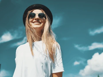 Anteojos, piletas y pirotecnia: la guía definitiva para cuidar tus ojos este verano