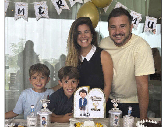 Así fue la fiesta de comunión de Valentín, el hijo de Diego Brancatelli y Cecilia Insinga: con temática de fútbol