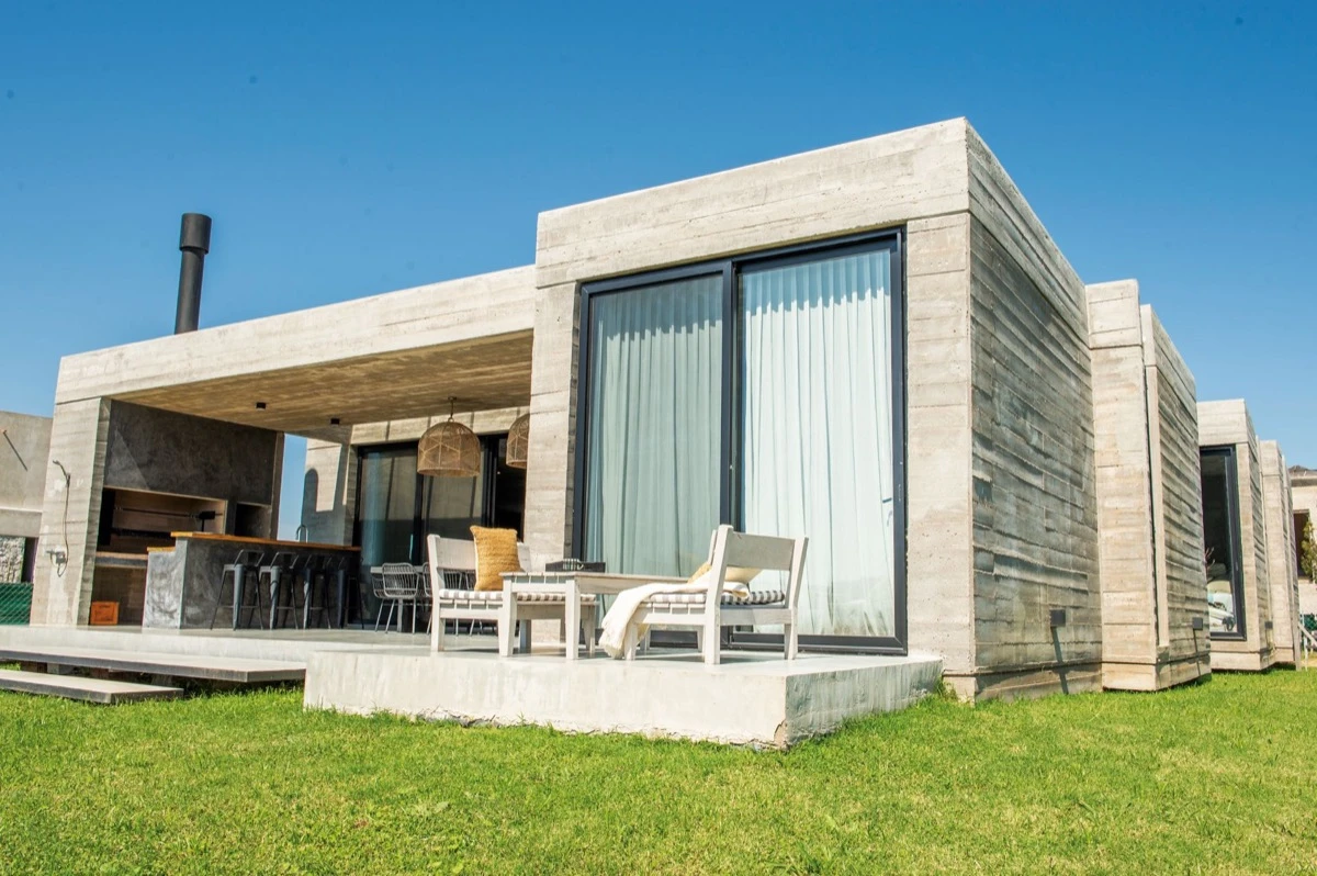 Definitivamente, un símbolo del brutalismo cálido que se impuso en 2025.