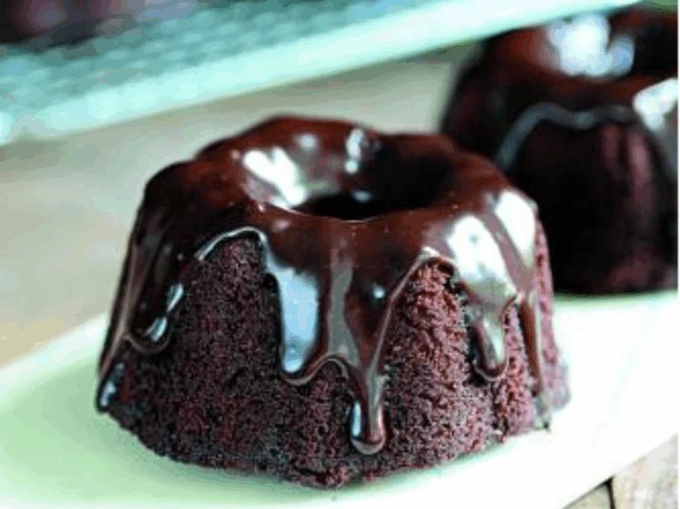 Budín de cacao con crema de chocolate la receta más rica para la hora del té