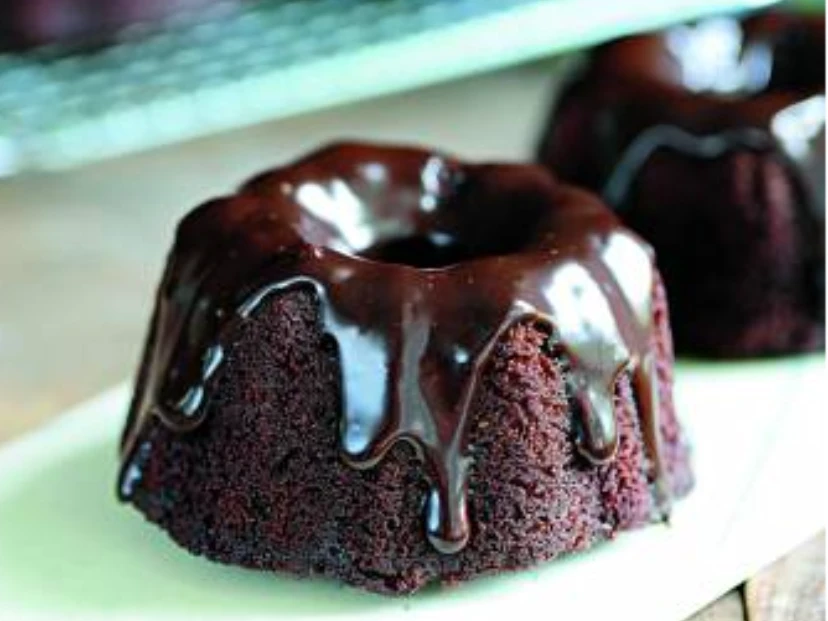 Budín de cacao con crema de chocolate la receta más rica para la hora del té