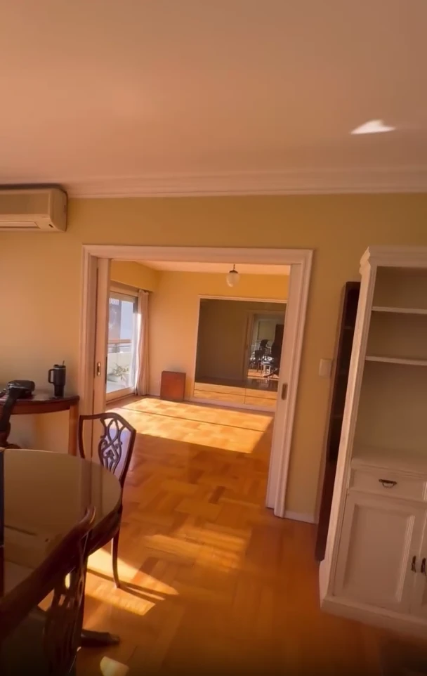 José María Muscari mostró el departamento que se compró: amplio, luminoso y con detalles de estilo