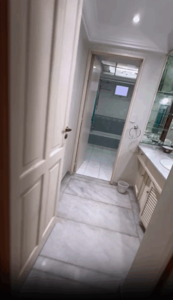 José María Muscari mostró el departamento que se compró: amplio, luminoso y con detalles de estilo