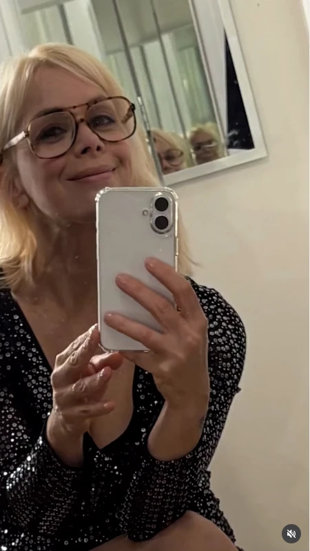 Cecilia “Caramelito” Carrizo estrenó look de verano y volvió al rubio pleno que es tendencia en 2026