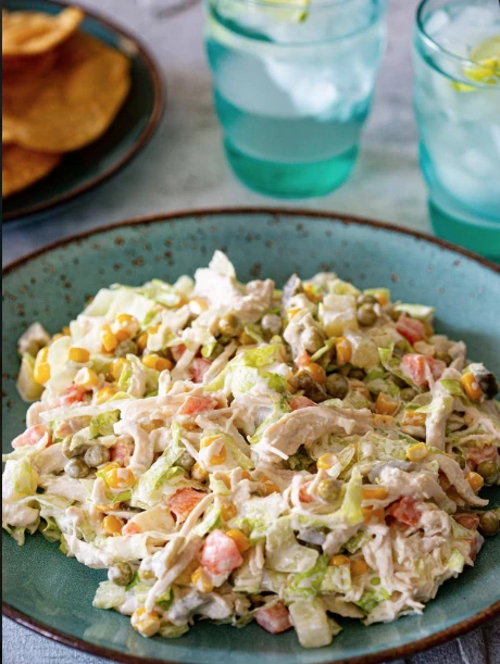 Ensalada fresca de pavo o pollo desmechado