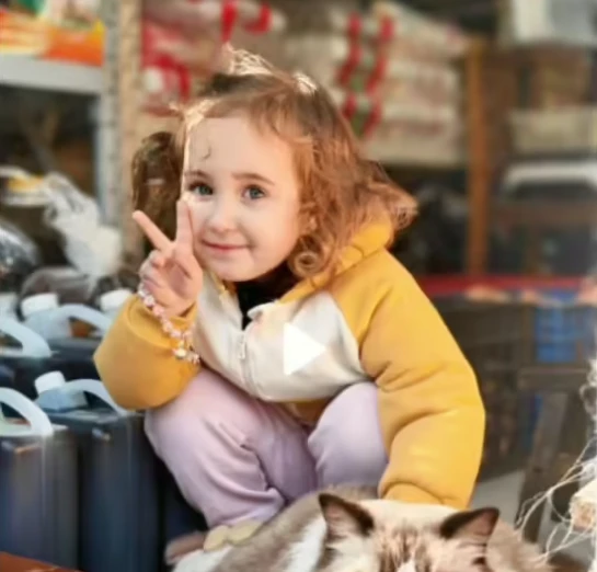 Nació con rasgos asiáticos pero a los 8 meses se volvió rubia de ojos celestes: el extraño caso de una niña nacida en China que desconcertó a la ciencia