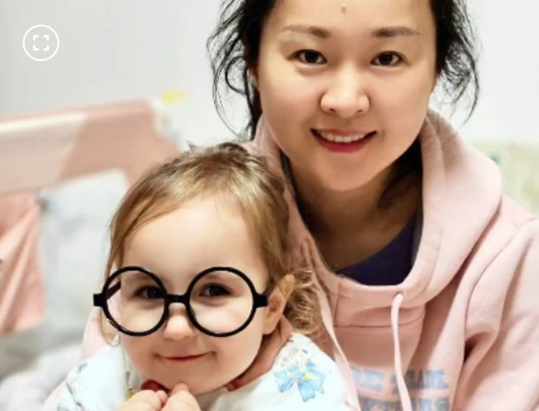 Nació con rasgos asiáticos pero a los 8 meses se volvió rubia de ojos celestes: el extraño caso de una niña nacida en China que desconcertó a la ciencia