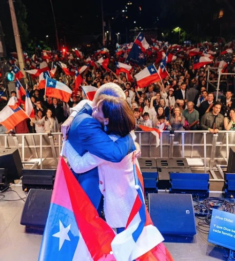 Kast y su mujer celebran el triunfo