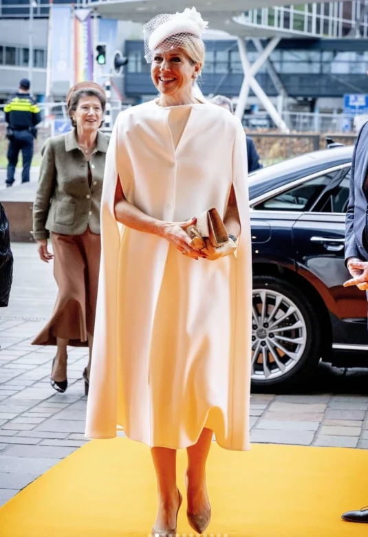 El look de Máxima Zorreguieta con el color Pantone 2026: cloud dancer.