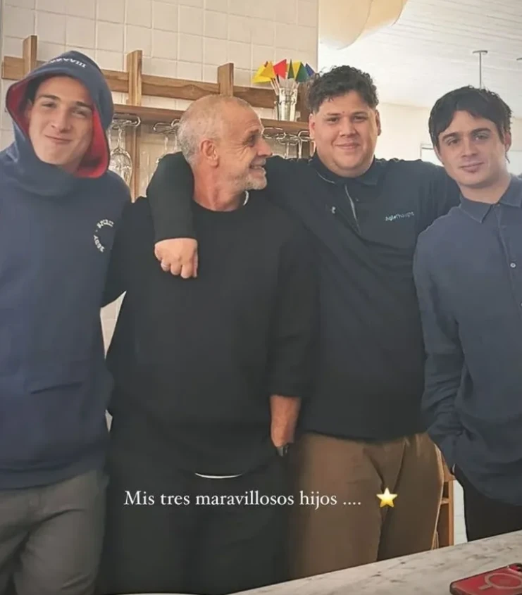 Christian Petersen con sus hijos