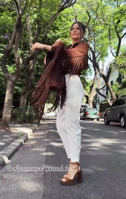 Pampita y el abrigo con flecos que ya anticipa el otoño 2026