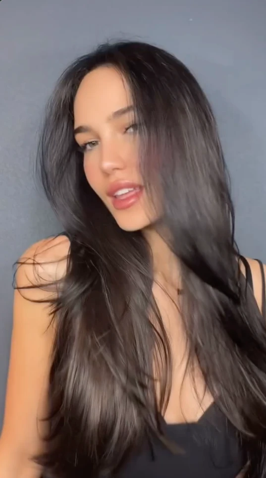 EL color de Michelle Masson antes de su cambio de lok.