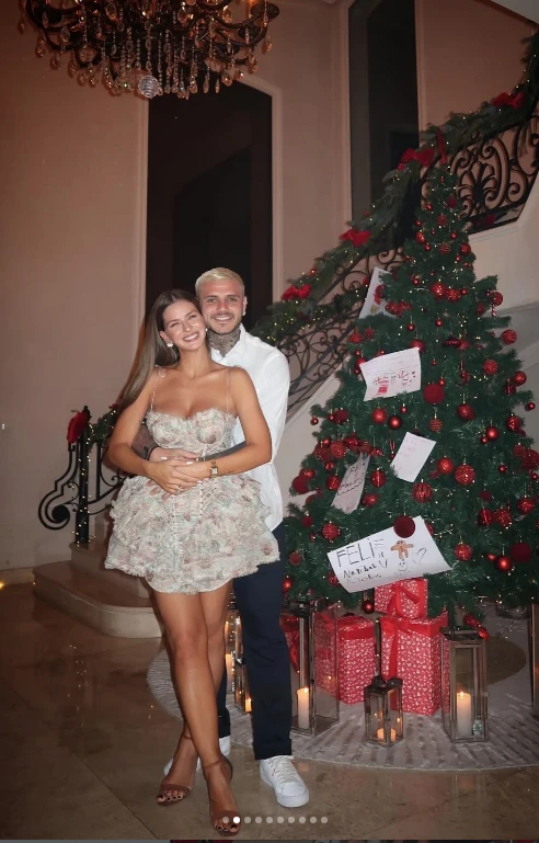 El lujoso look de la China Suárez para Navidad. 