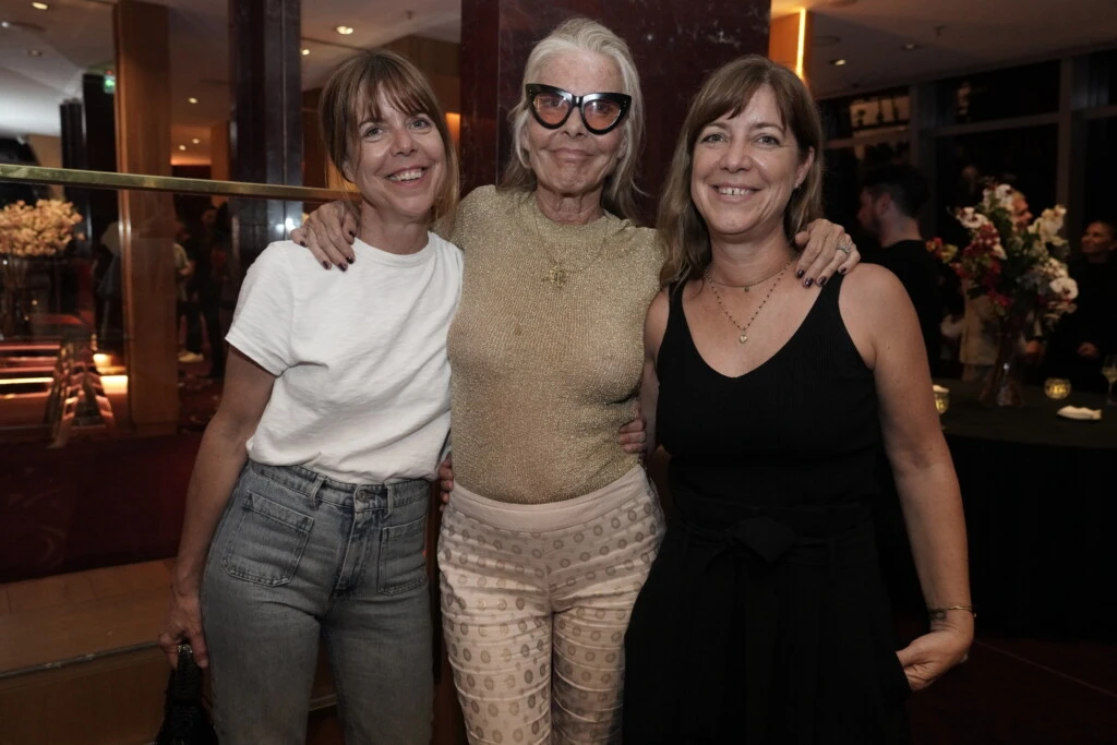 es Grace Gold de Las Hermanas Gold y Hablemos sin saber de Olga y la madre de las hermanas Caradonti (fueron Pia y Lola)