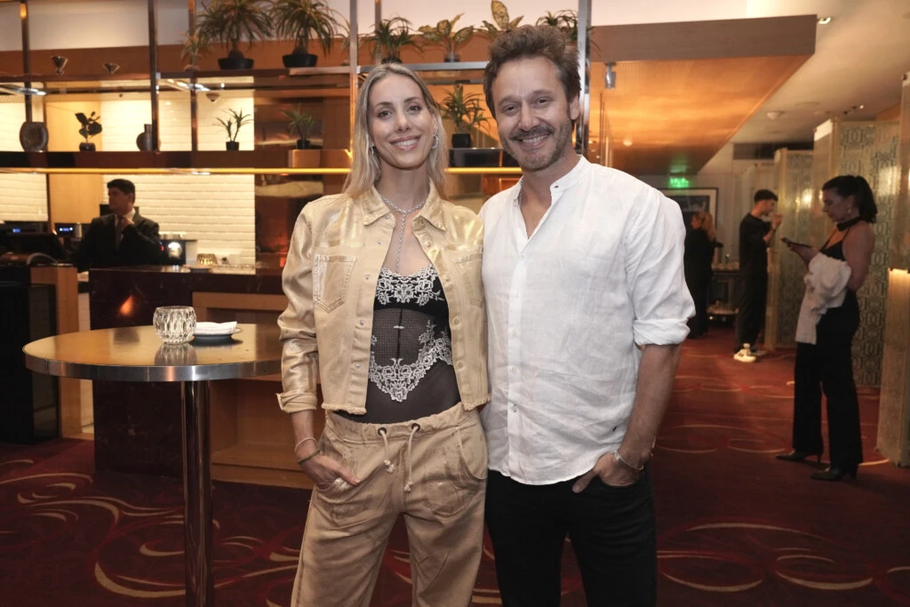 Anita llevó un look muy original a un evento para acompañar a Benjamín Vicuña