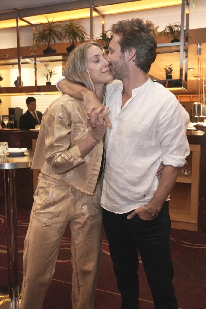 Anita llevó un look muy original a un evento para acompañar a Benjamín Vicuña