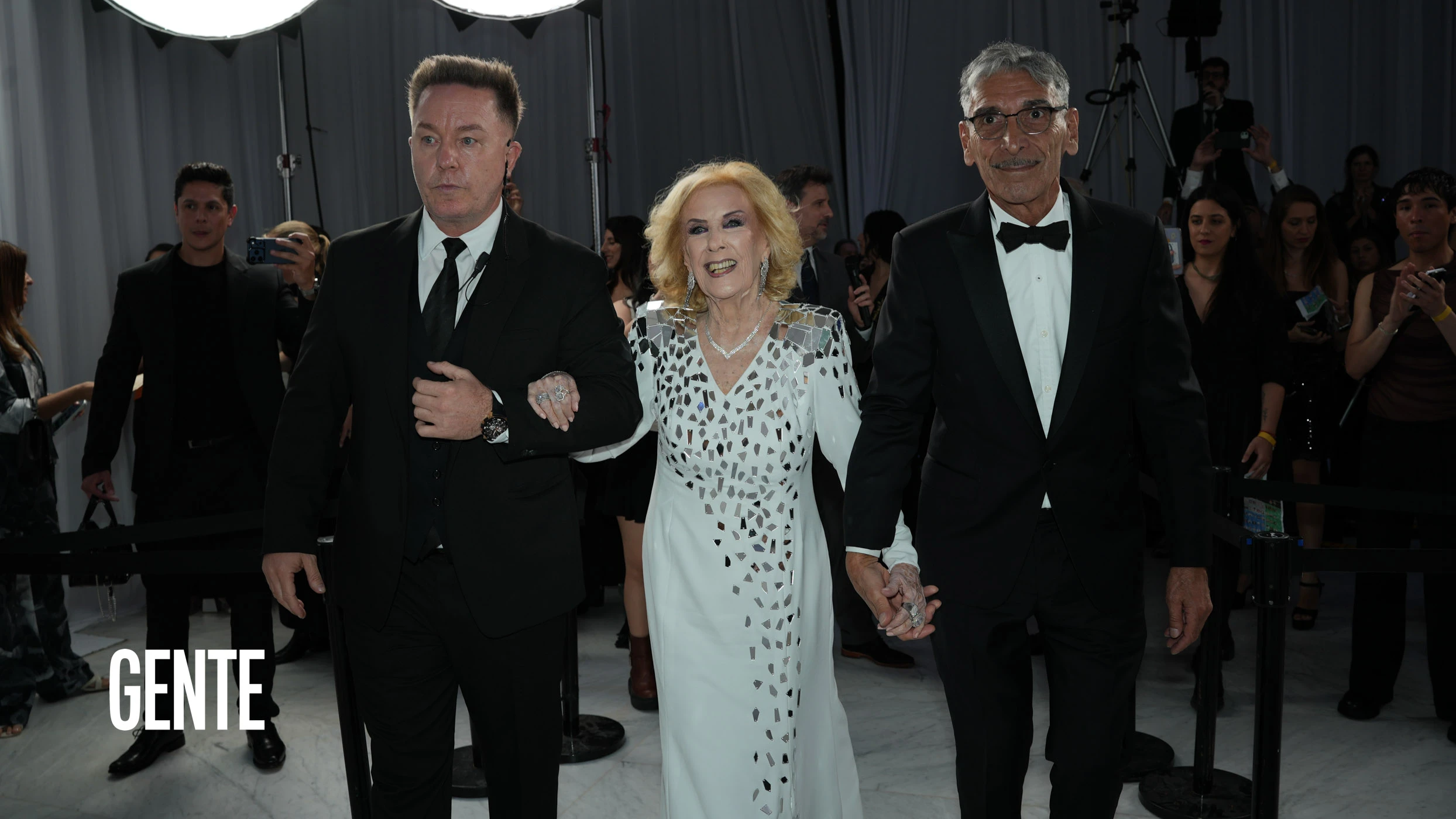 El impactante look blanco de Mirtha Legrand en la Gala Personajes del Año de GENTE