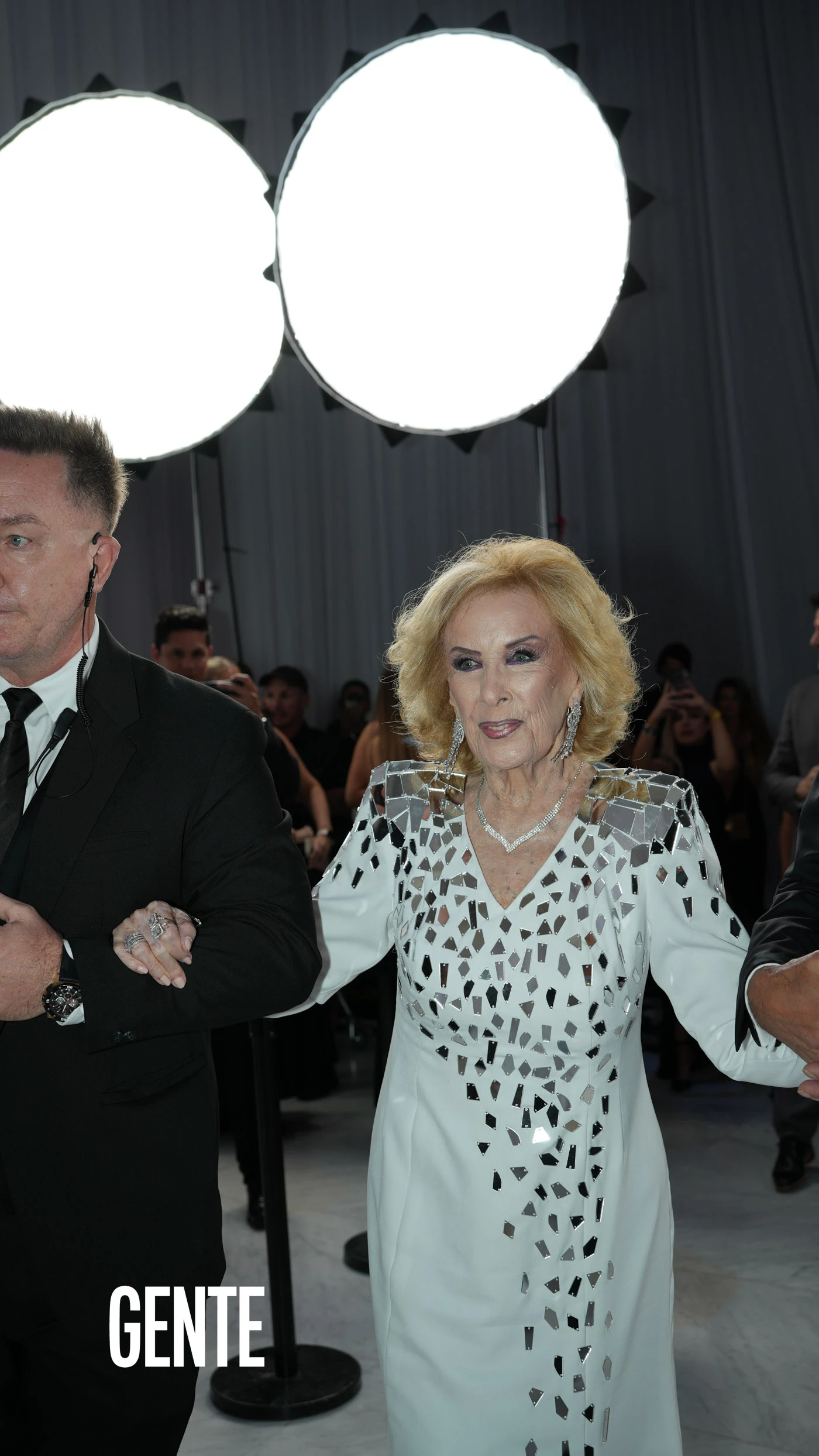 El impactante look blanco de Mirtha Legrand en la Gala Personajes del Año de GENTE