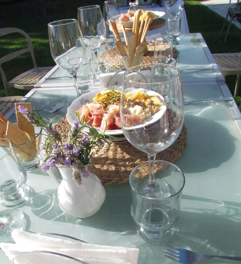 El banquete que acompañó el encuentro entre amigas.