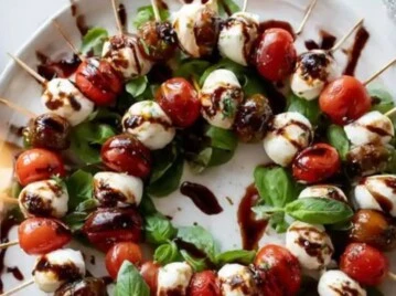 Pinchos caprese navideños: la receta fácil y fresca para tus fiestas