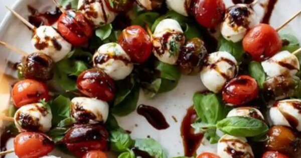 Pinchos caprese navideños: la receta fácil y fresca para tus fiestas