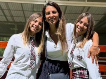 Las hijas gemelas de Cinthia Fernández terminaron la primaria: todas las fotos