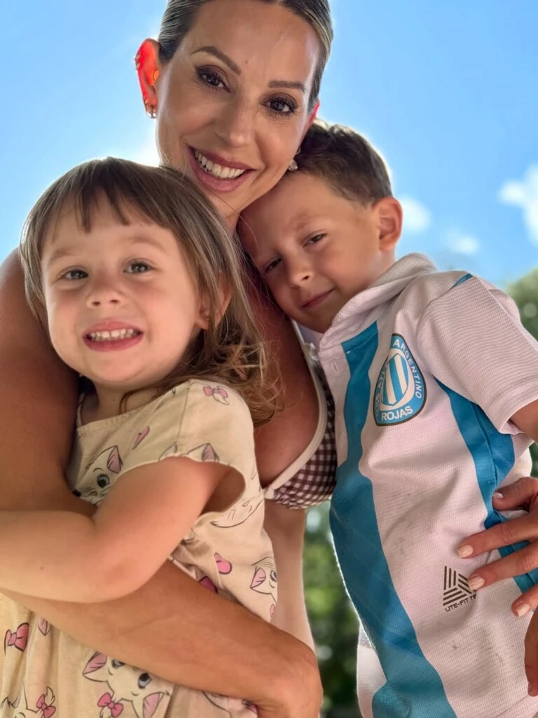 Noelia Marzol con sus hijos, Donatello y Alfonsina
