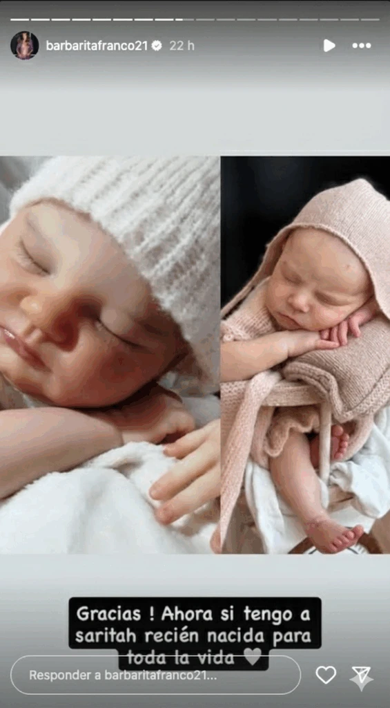 Sarah recibió un bebé reborn: una réplica de ella de cuando nació.