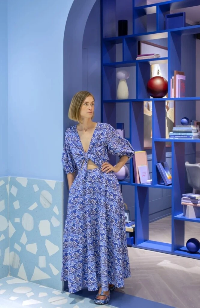 Tekla Evelina Severin se formó en Arquitectura de Interiores y Diseño de Mobiliario en Konstfack. 