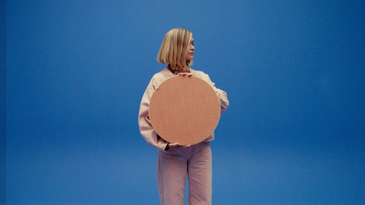 La reconocida diseñadora sueca Tekla Evelina Severin, más conocida como simplemente Teklan, lleva al nivel de tecnología expresiva una serie de dispositivos techies de IKEA.  