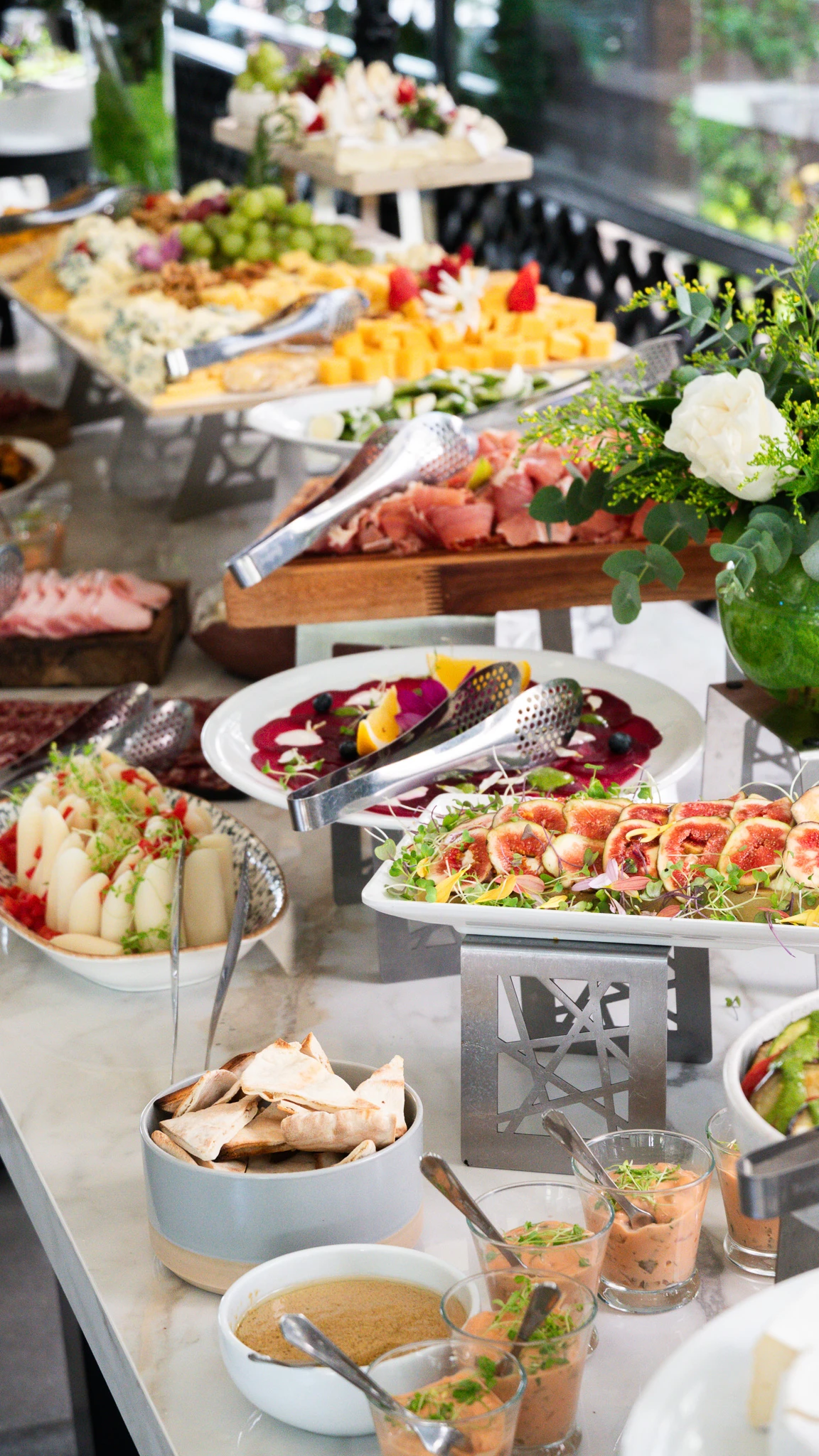  Vivir las fiestas con propuestas gastronómicas especiales y shows en vivo.