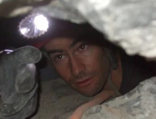 "No voy a salir, ¿verdad?": la historia de John Edward Jones, el joven que agonizó 27 horas atrapado en la cueva Nutty Putty