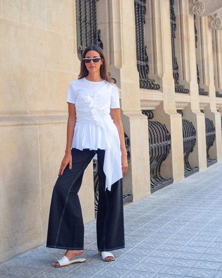Palazzos, jeans anchos y flats: los looks effortless ideales para las fiestas
