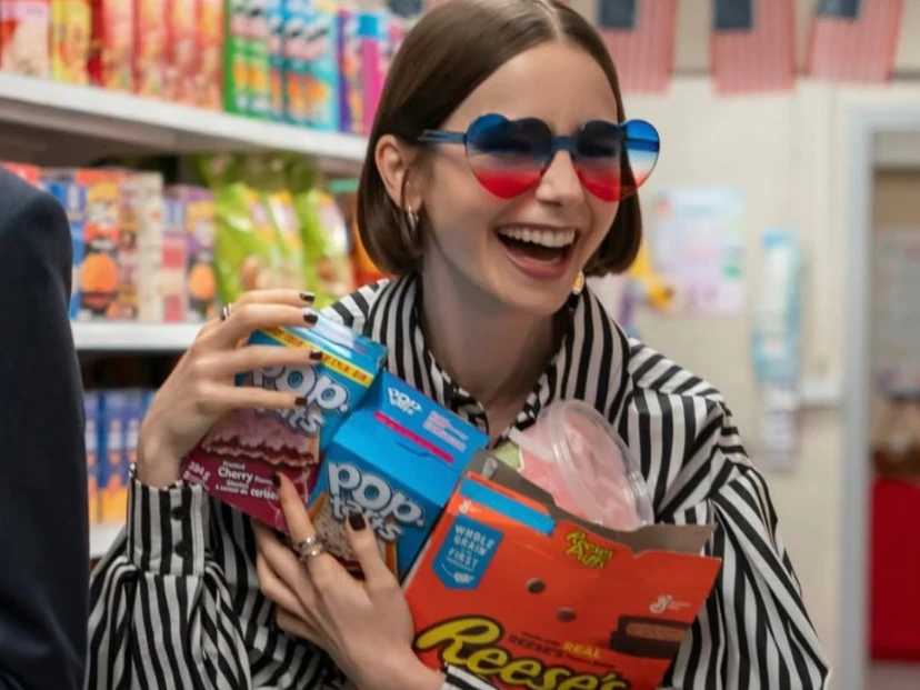 Las uñas marrones y cortas que Lily Collins puso en el radar del otoño