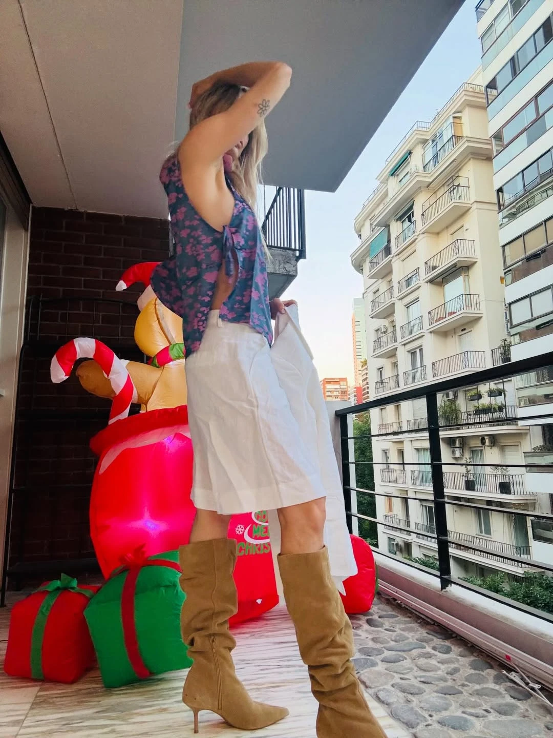 Anita Espasandín y los tres looks a puro color que anticipan las tendencias del verano 2026