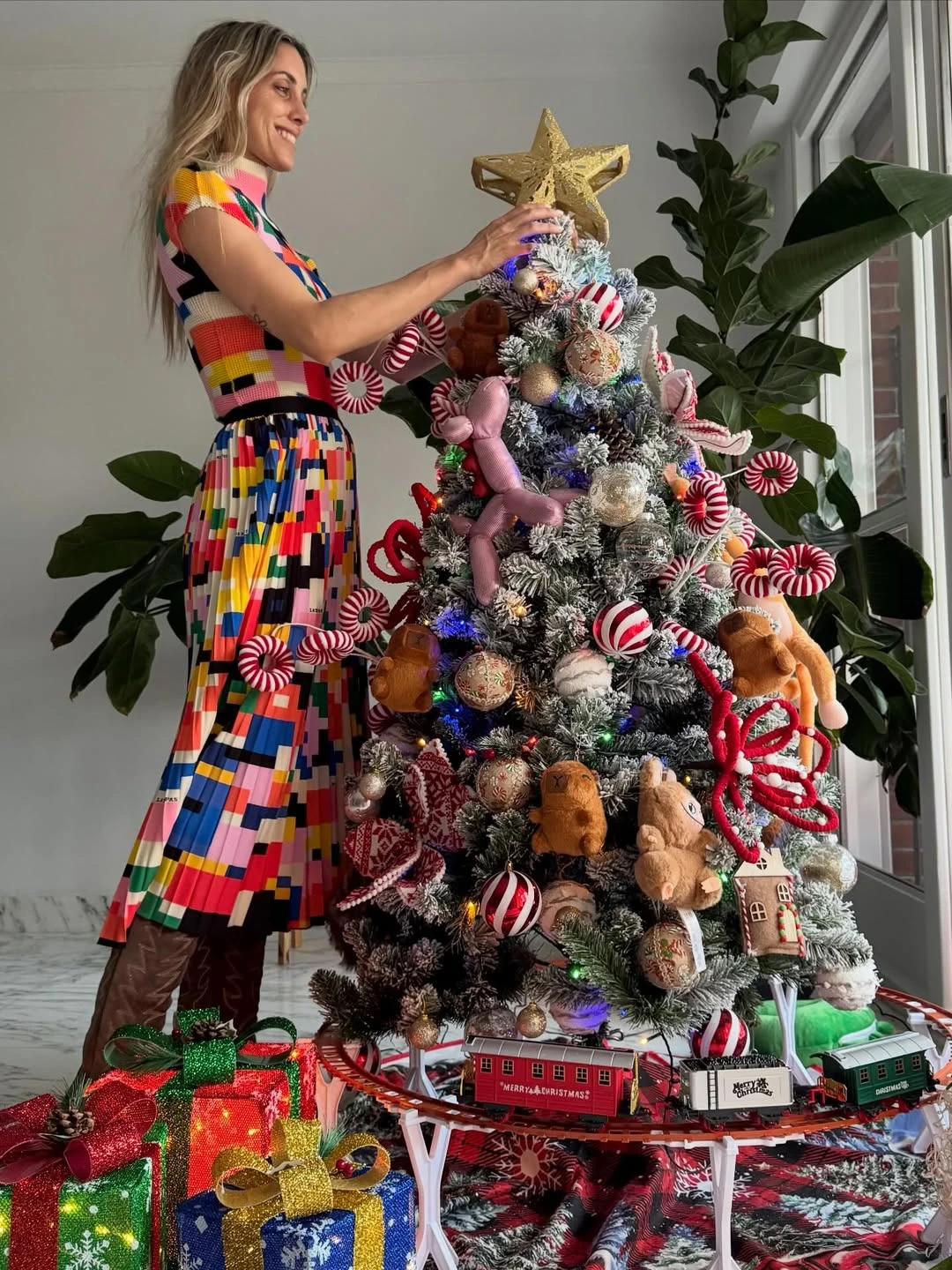 Anita Espasandín y los tres looks a puro color que anticipan las tendencias del verano 2026