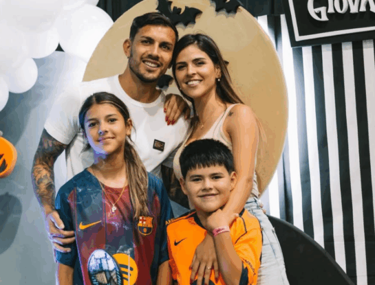 Los hijos de Leandro Paredes y Camila Galante debutaron como modelos: las fotos