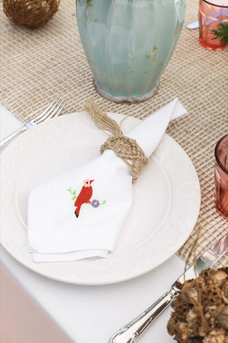 Incorporar el espíritu estacional a la mesa de Navidad es "paz mental" y estética deco relax. 