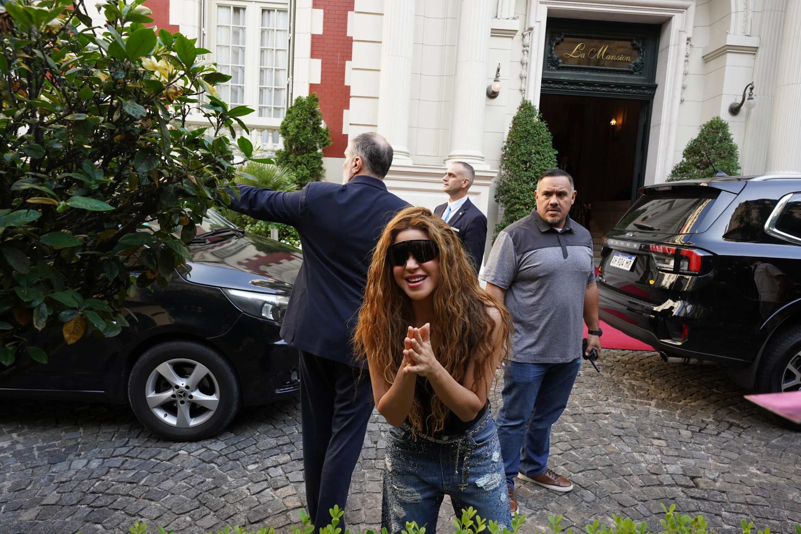 La artista fue recibida con mucho amor por sus fans.