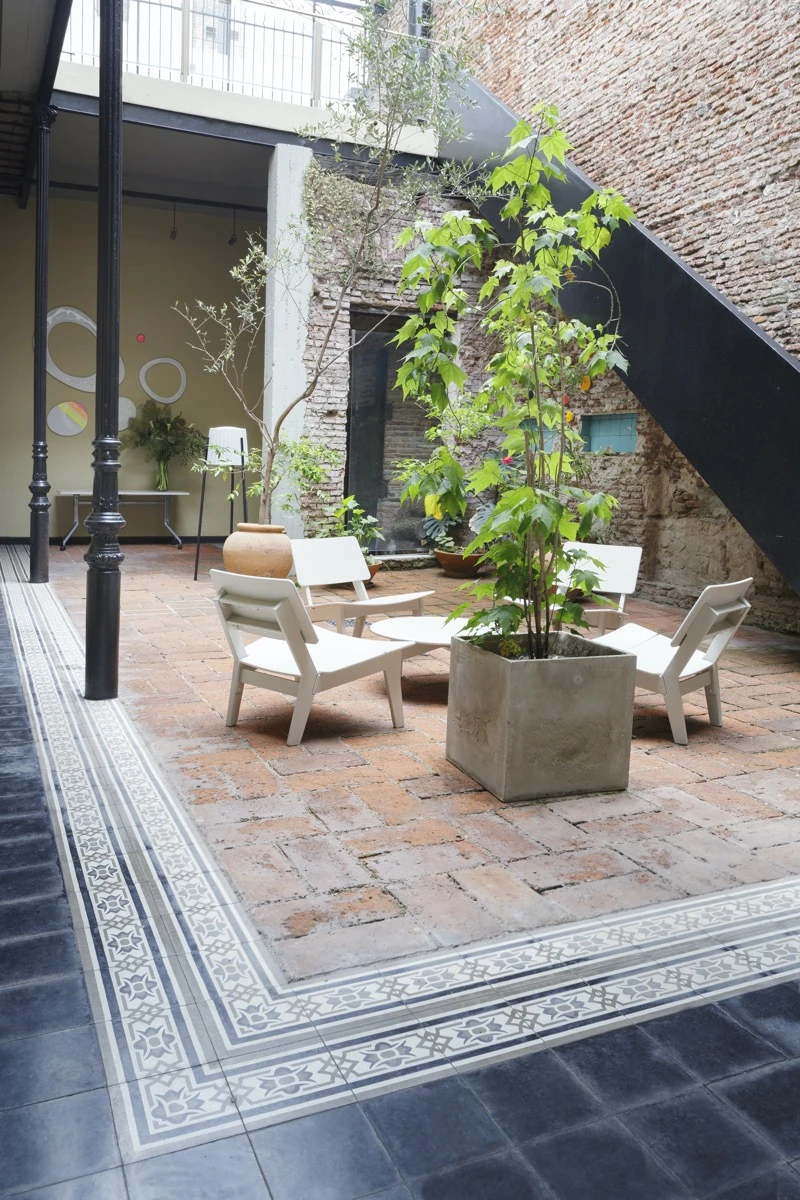 Muebles de jardín Loll en la histórica Casa Bolívar. 