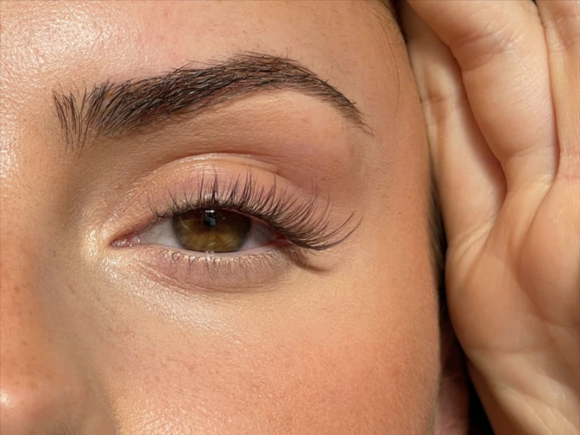 Makeup de fiesta: el secreto de una maquilladora para lograr pestañas XL (sin permanente ni extensiones)