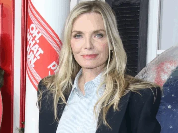 Michelle Pfeiffer confirma que el estilo sastrero es un clásico eterno que nunca pasa de moda