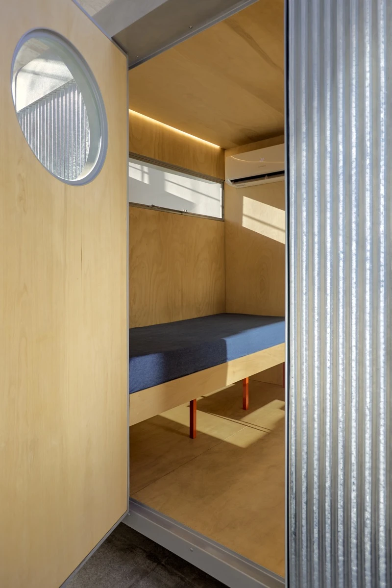 Interior de la oficina con ruedas de Taller Morsa que llamó la atención del diseño internacional. 