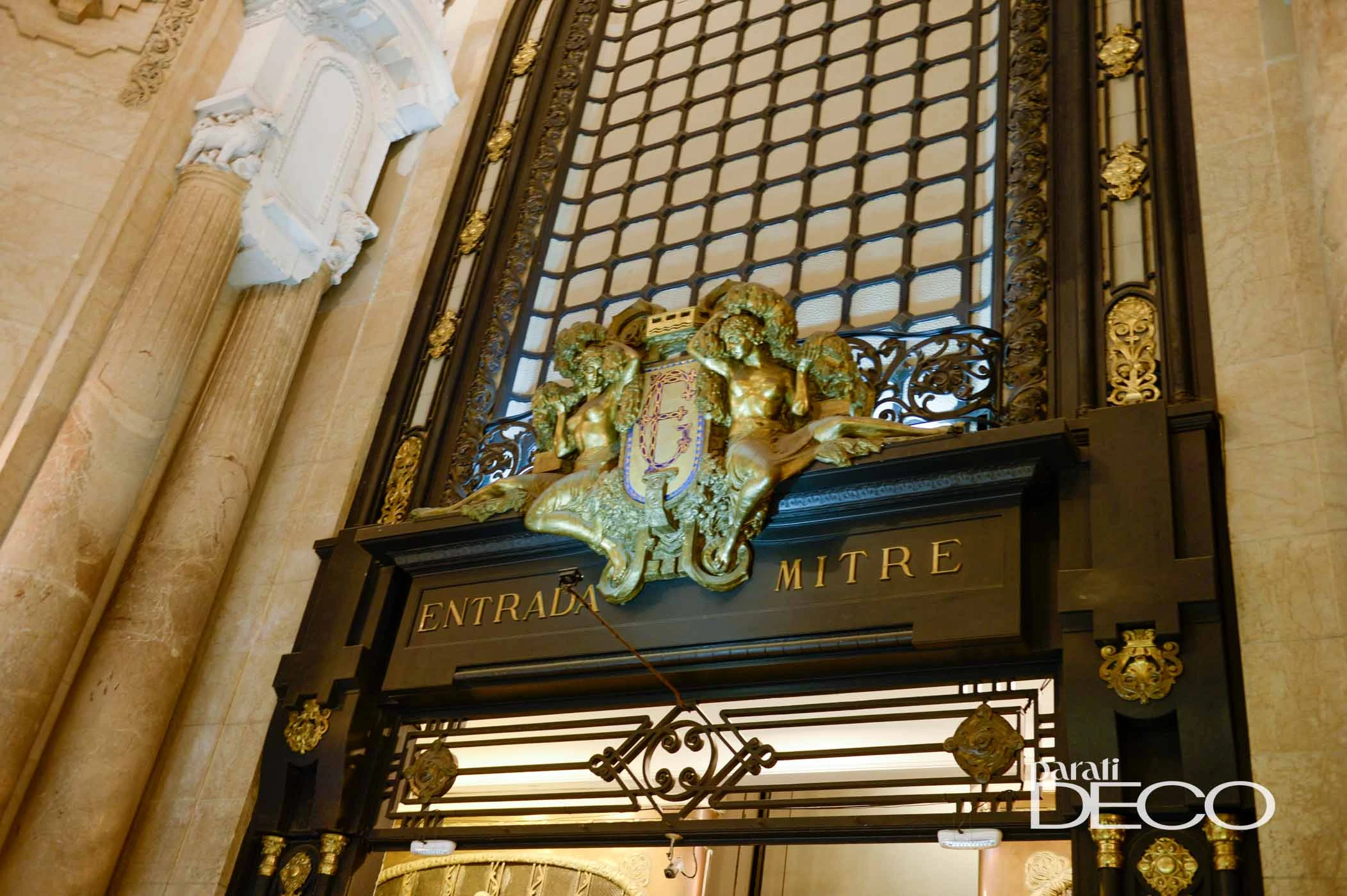 Los detalles de estilo se mantienen en los distintos espacios de la galería.