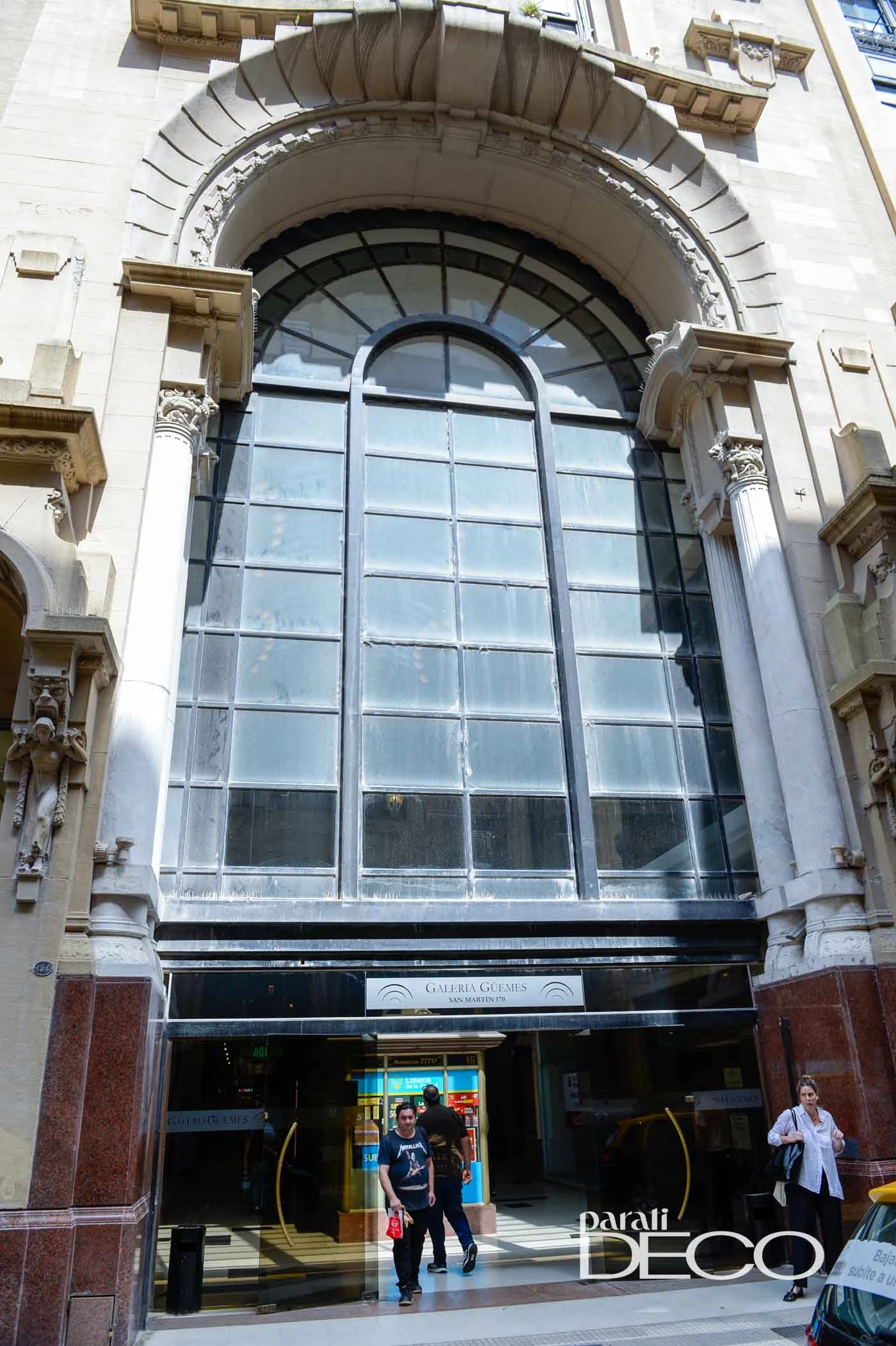 Galería Güemes, entrada San Martín.
