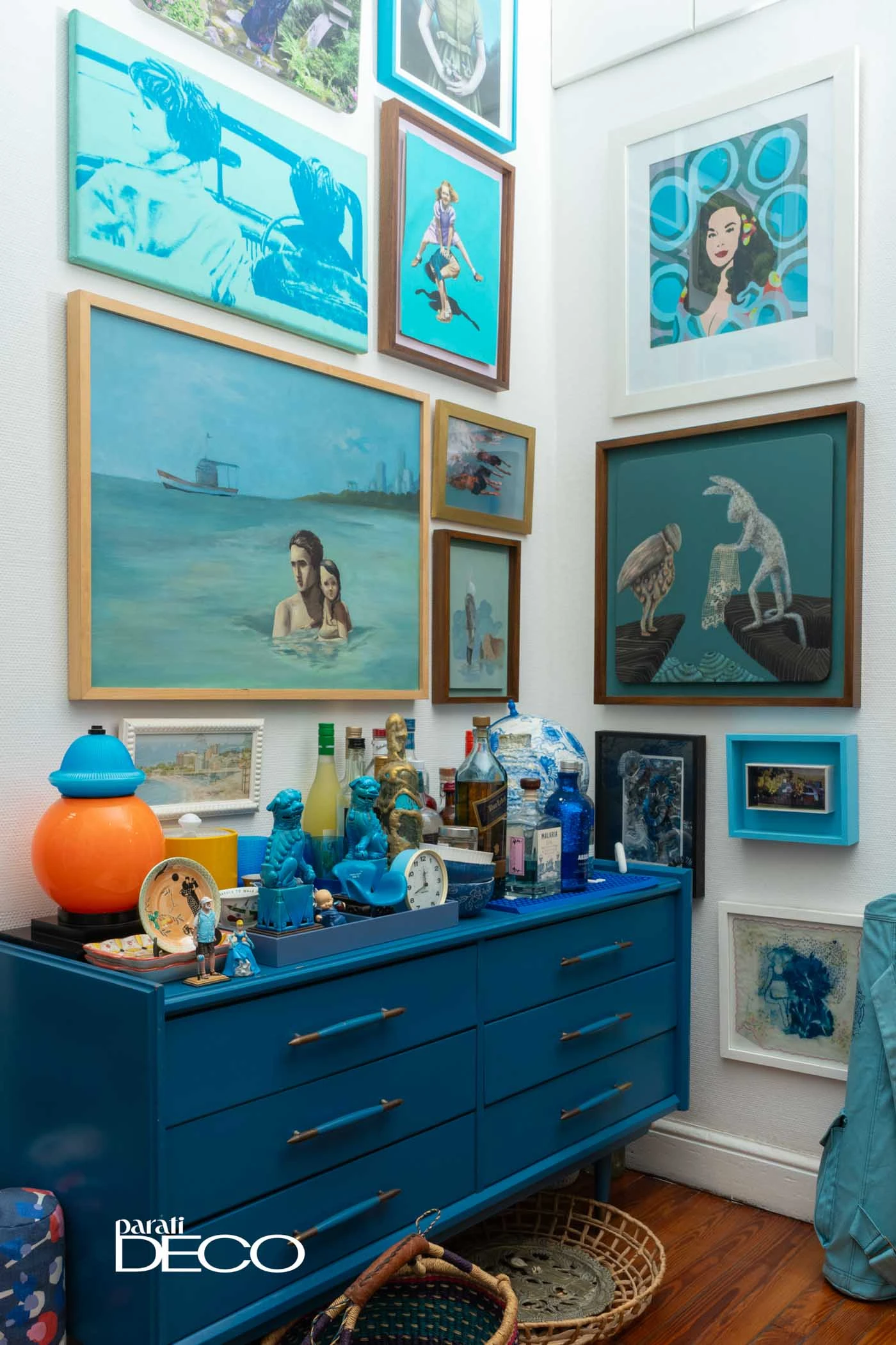 El bar azul del departamento de Mariela Ivanier. 