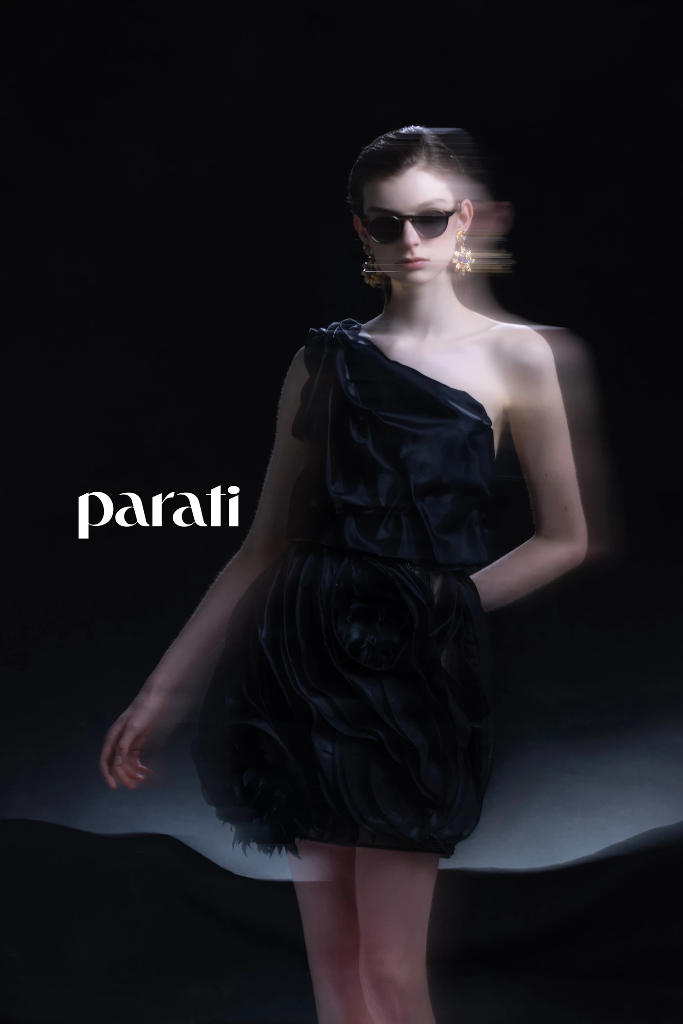 Top irregular de seda y falda balloon de villoné @nuriabueno_ok Anteojos @hardem_official y aros dorados con piedras @losvadosdelisen