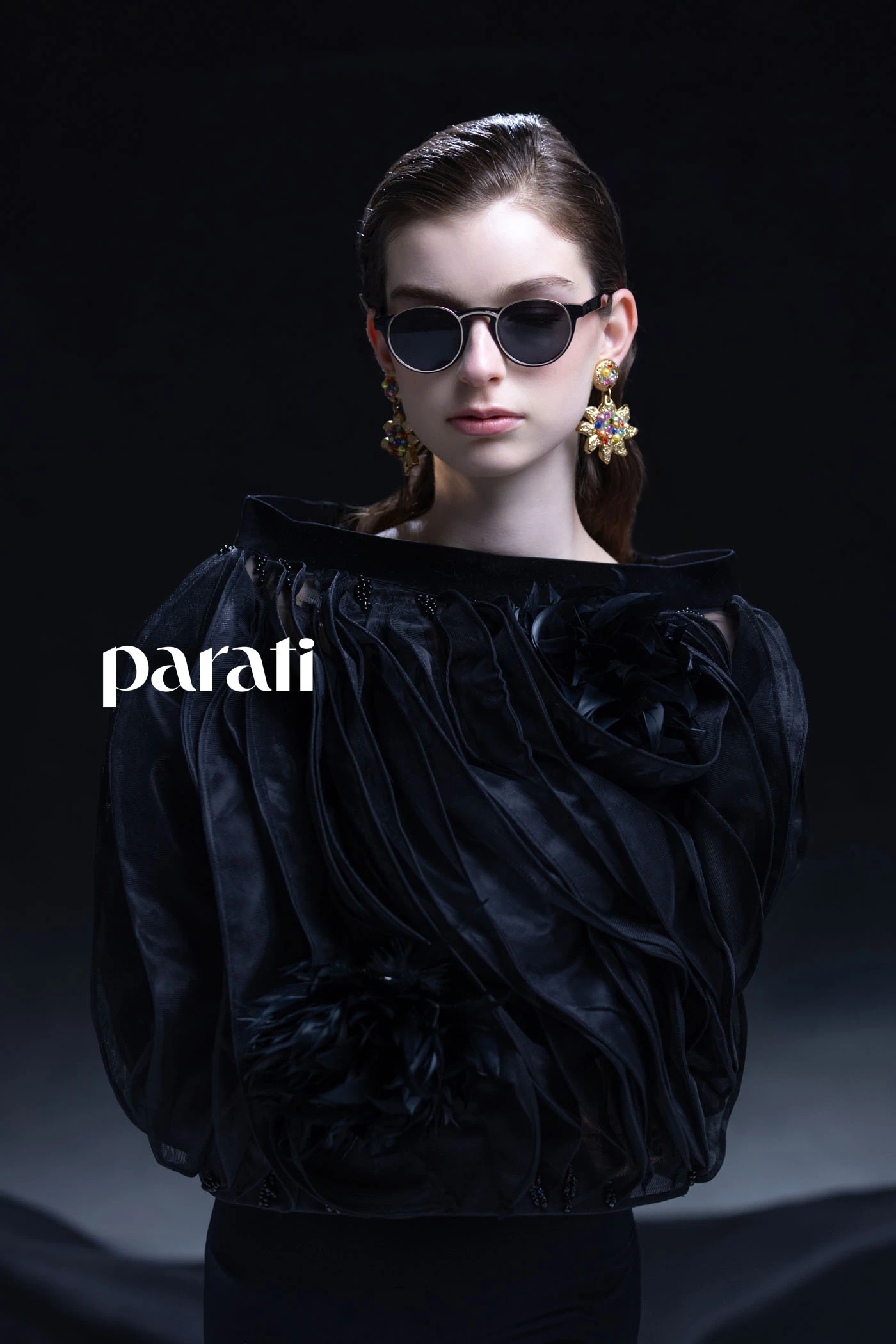 Top irregular de seda y falda balloon de villoné @nuriabueno_ok Anteojos @hardem_official y aros dorados con piedras @losvadosdelisen