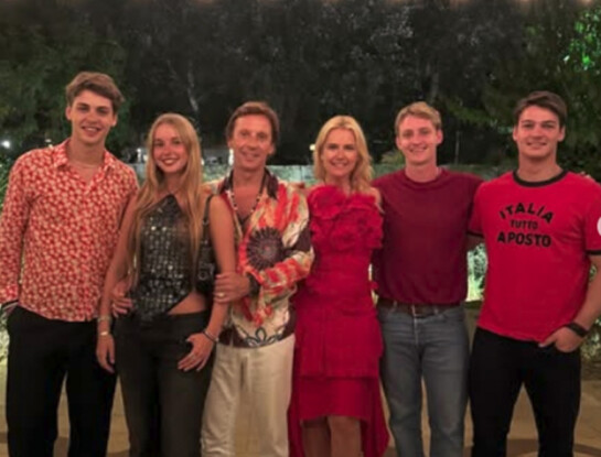 Valeria Mazza celebró la Nochebuena junto a sus cuatro hijos y Alejandro Gravier en Punta del Este: sus looks en tonos navideños